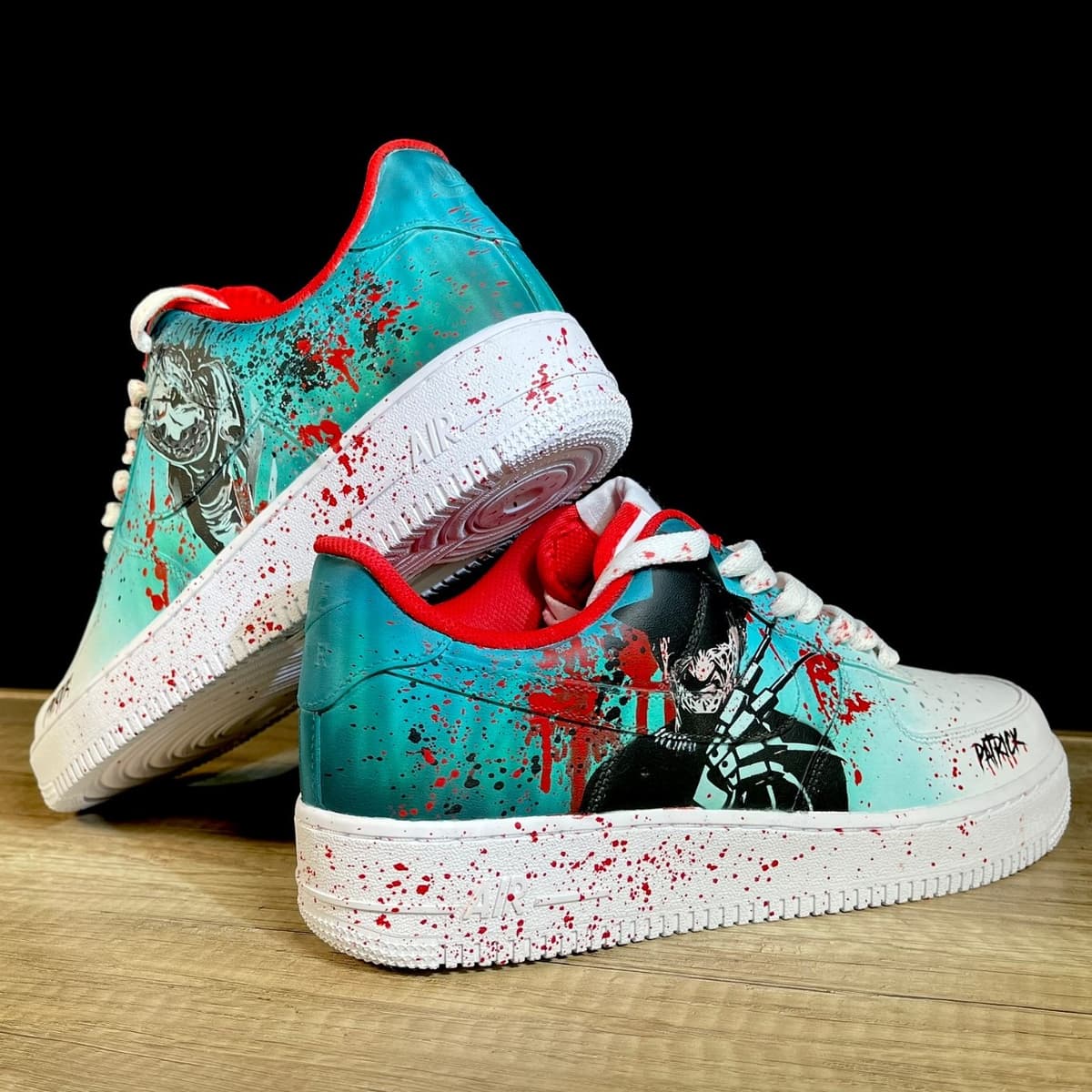 Nike Dunk mit Horror Movie Design handbemalt