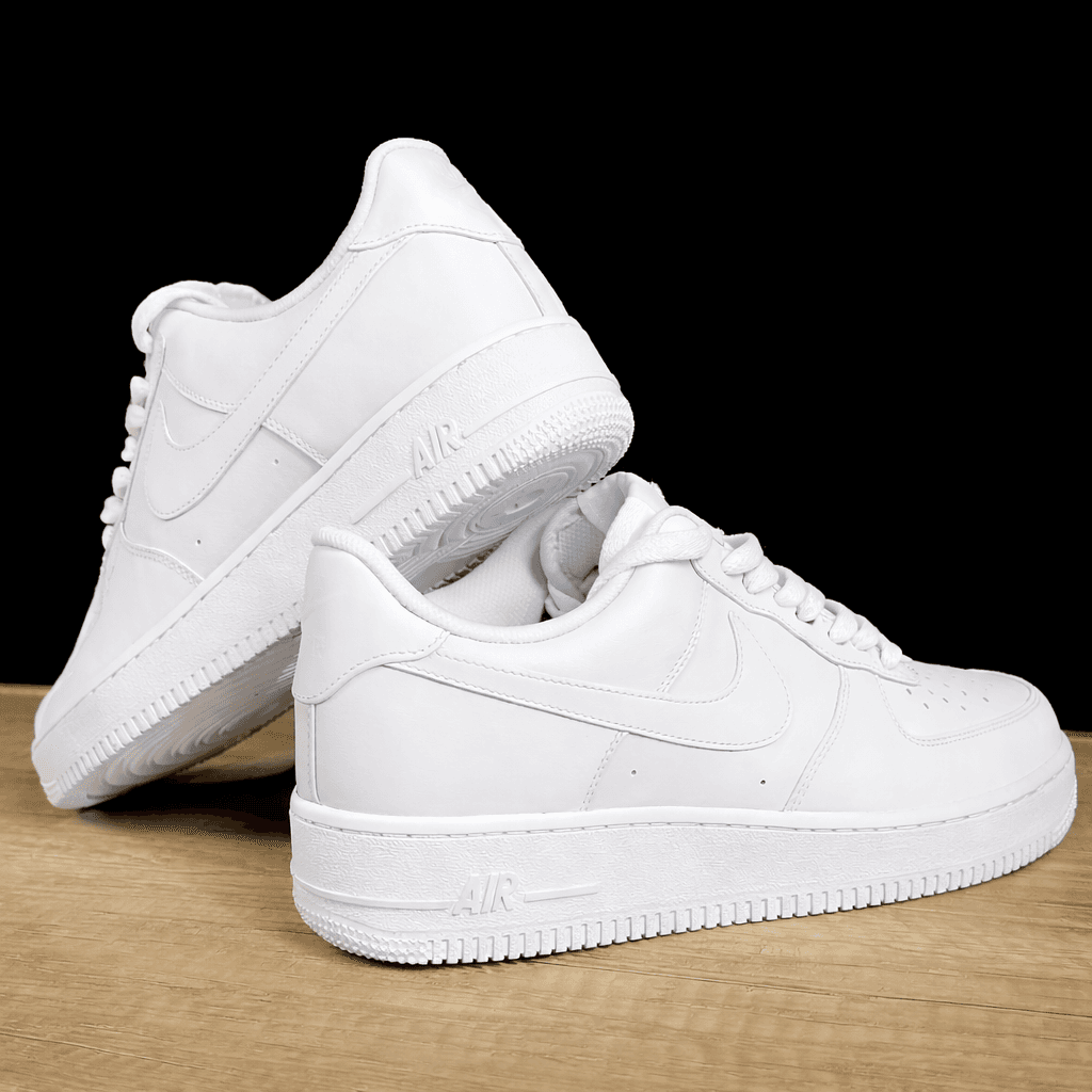 Weiße Nike Dunk vor Horror Movie Custom Bemalung